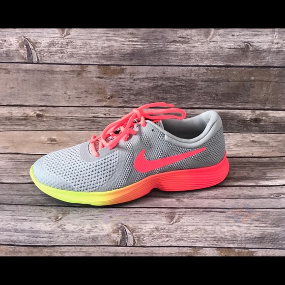 Nike Other - Nike youth Tennis Shoes sz 6